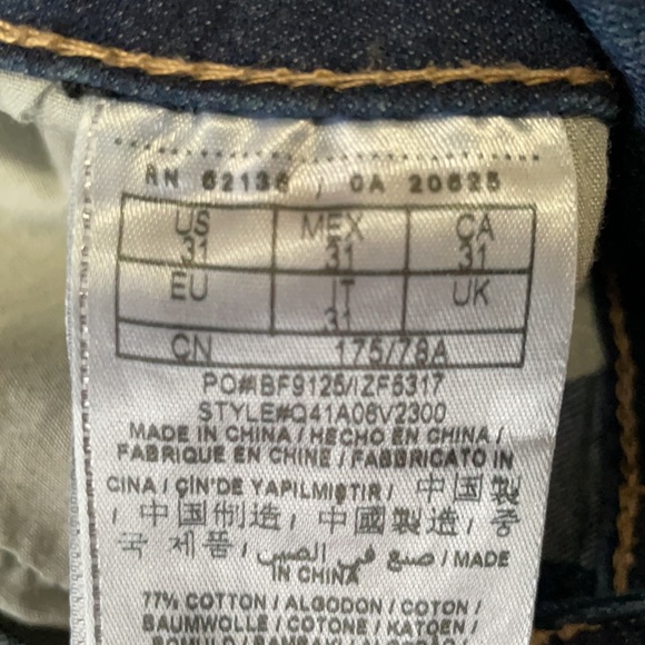 Guess Jean capris - Picture 5 of 5